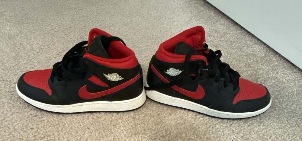 Air Jordan 1 Mid Alternate Bred Black/Fire Red Youth Size 6.5Y DQ8423-067